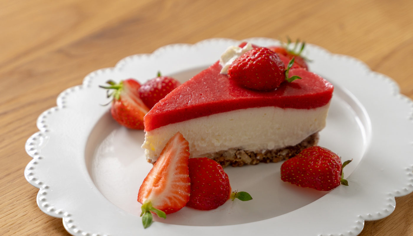 Erdbeer-Frischkäse-Torte mit Keksboden - #YUMMYFOODbyIRINA