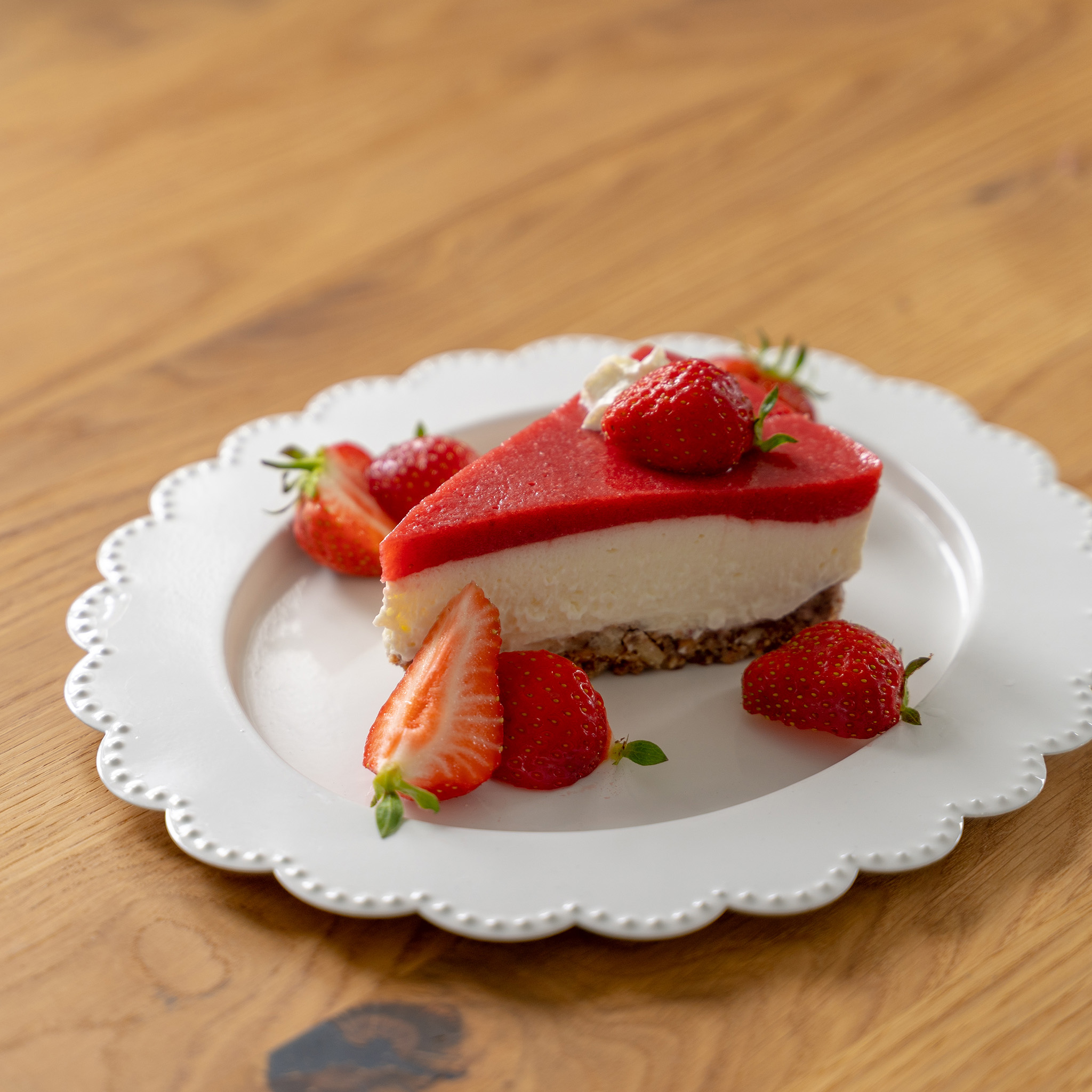 Erdbeer-Frischkäse-Torte mit Keksboden - YUMMYFOODbyirina