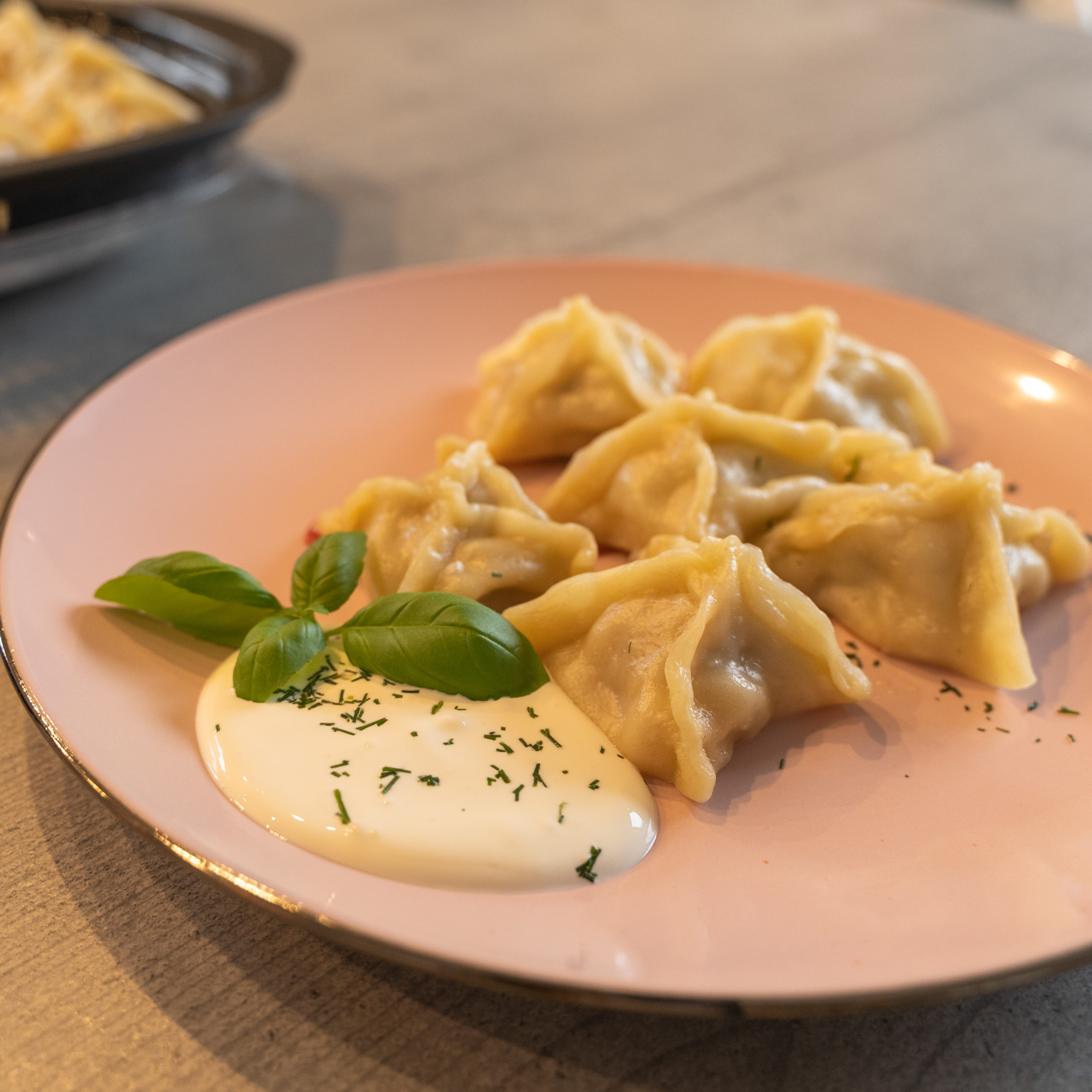 Manti (Gedämpfte Teigtaschen mit Hackfleischfüllung)