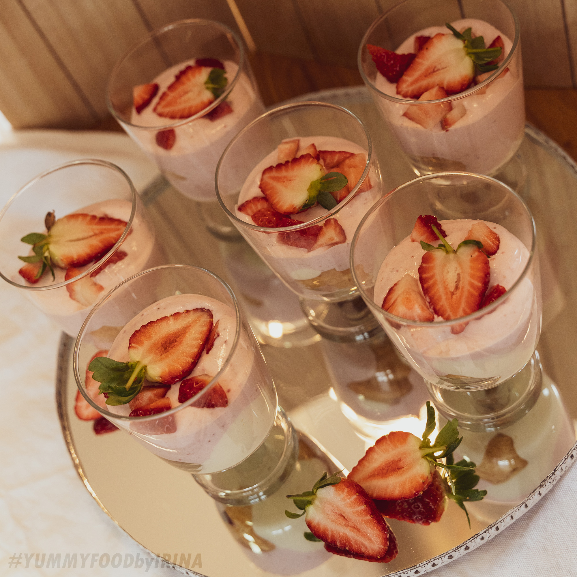 Erdbeer-Windbeutel-Dessert - YUMMYFOODbyirina