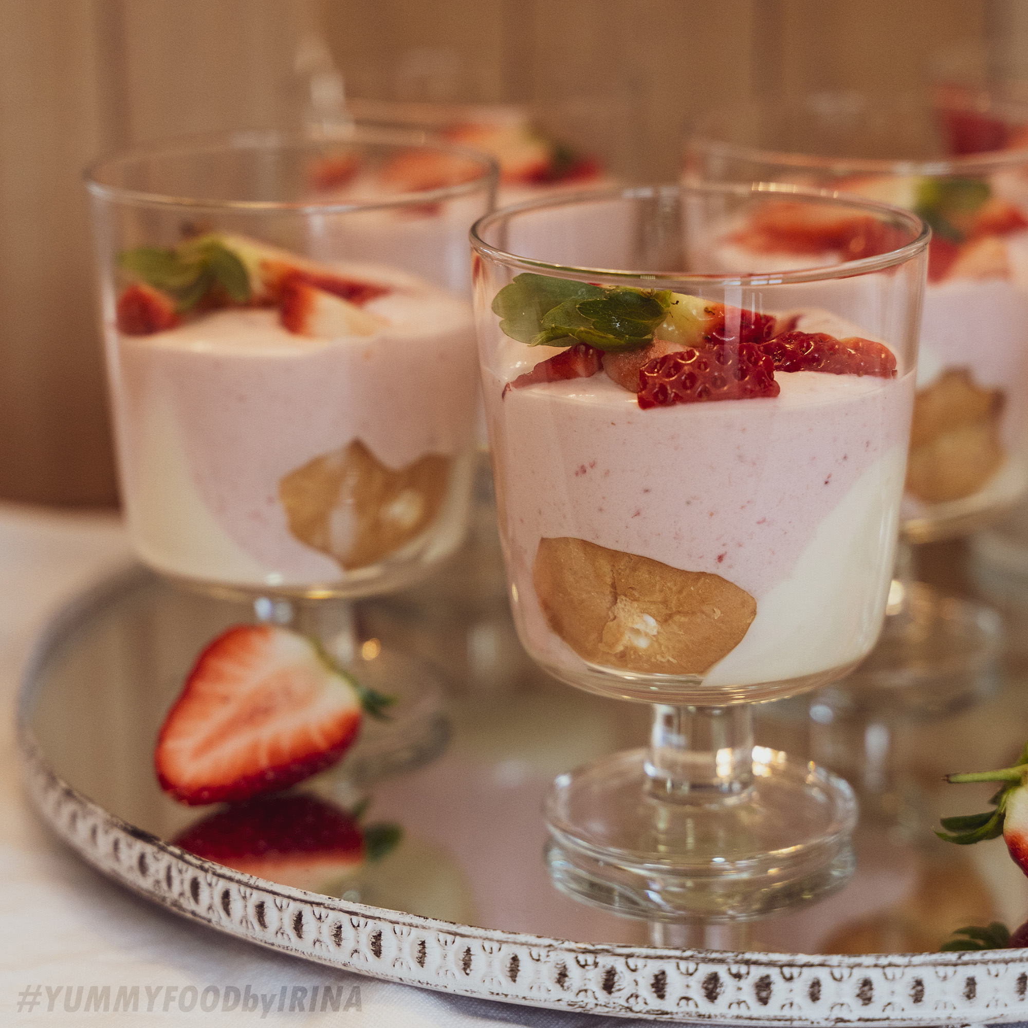 Erdbeer-Windbeutel-Dessert - YUMMYFOODbyirina