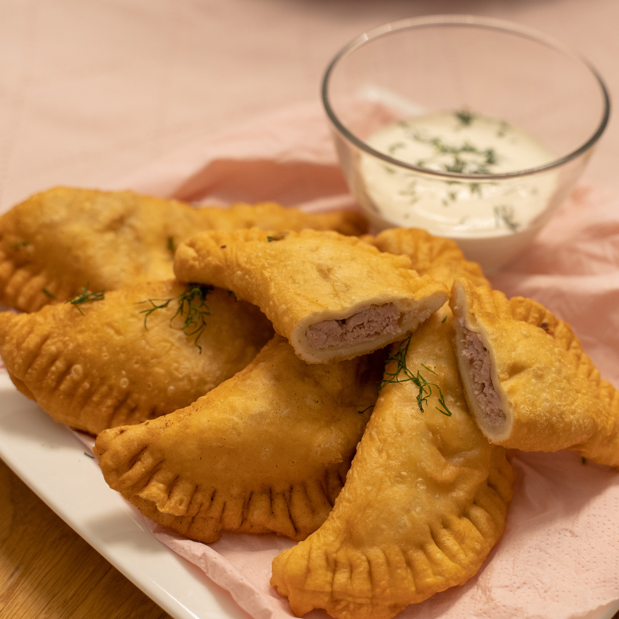 Rezept: Tschebureki (fritierte Teigtaschen mit Hackfleischfüllung nach ...