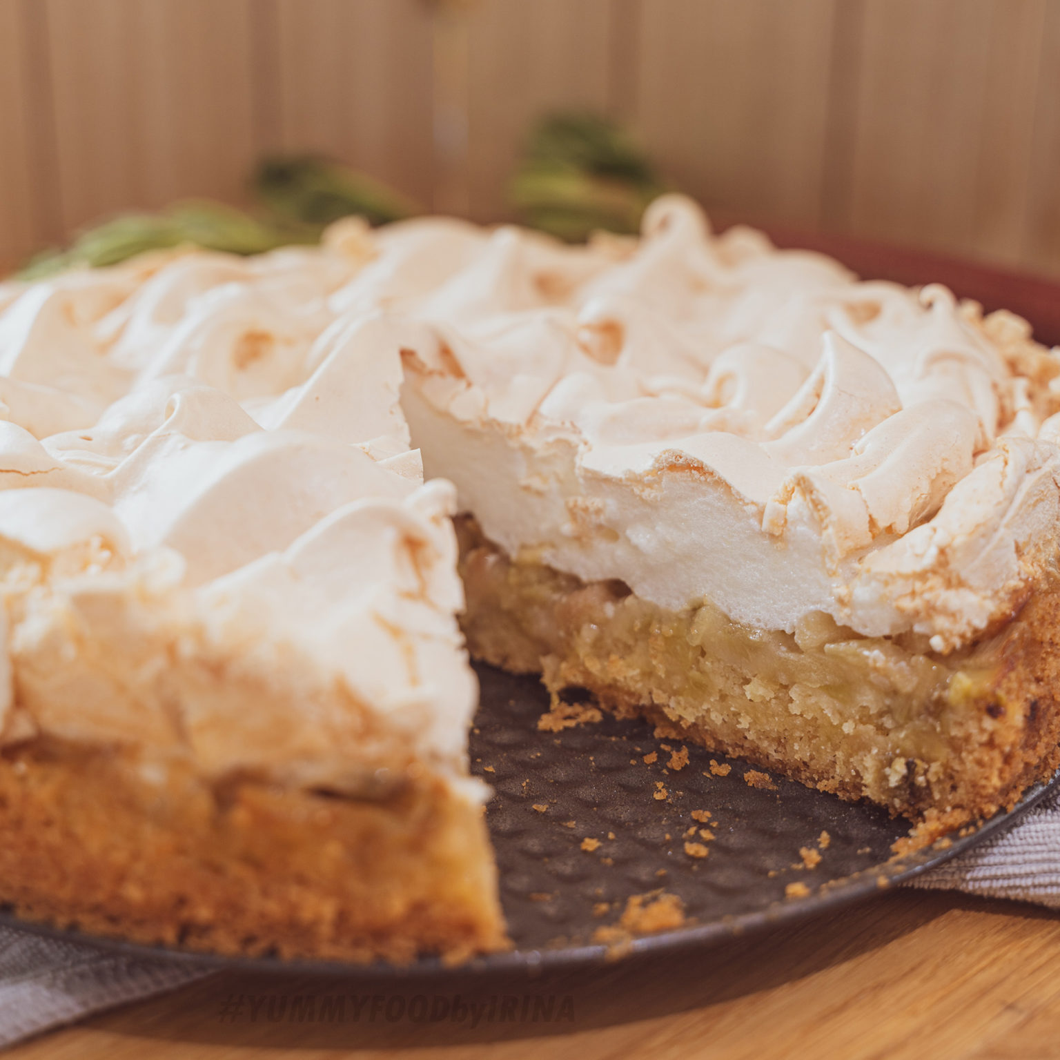 Apfel-Rhabarber-Kuchen mit Baiserhaube - YUMMYFOODbyirina