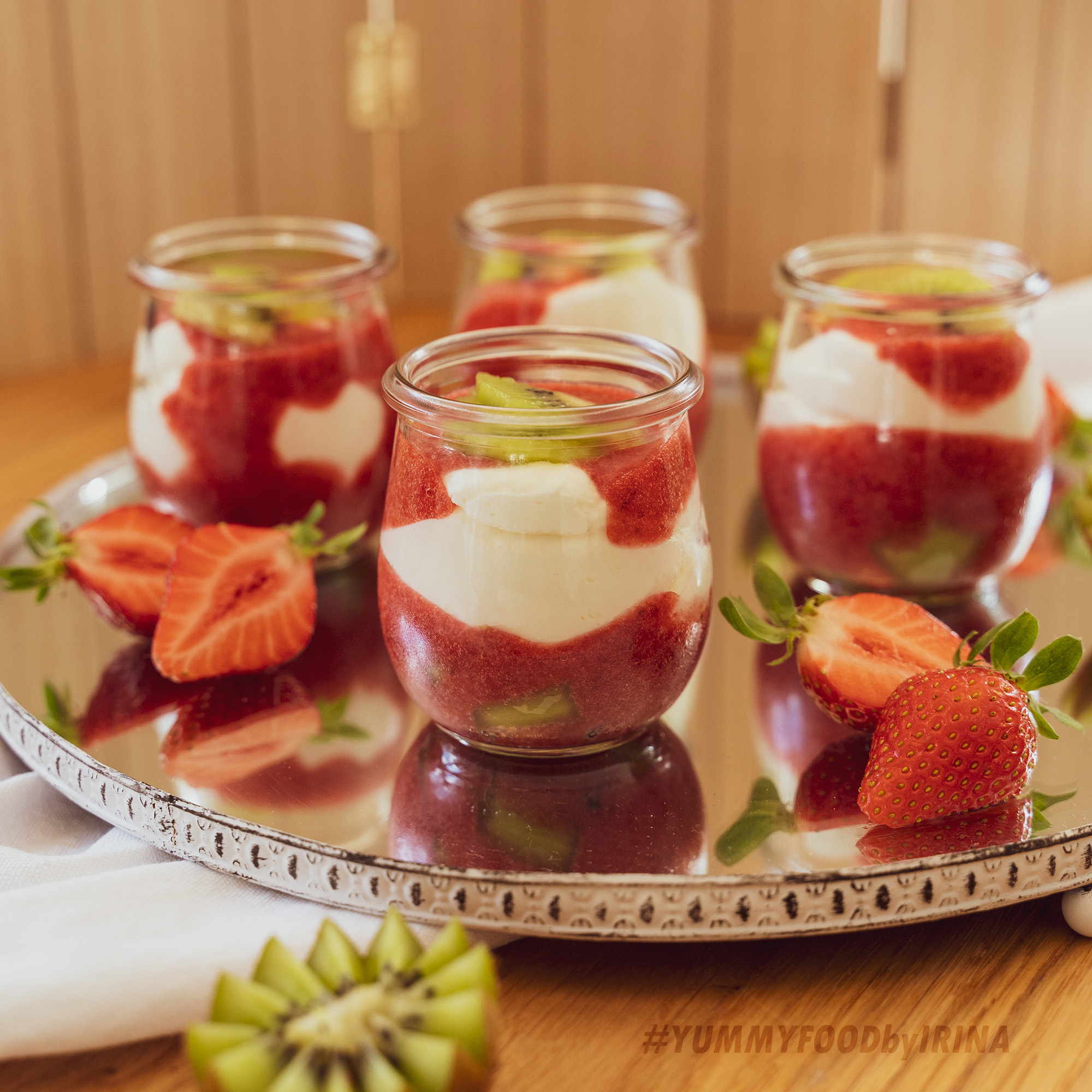 Erdbeer-Kiwi-Joghurtdessert - YUMMYFOODbyirina