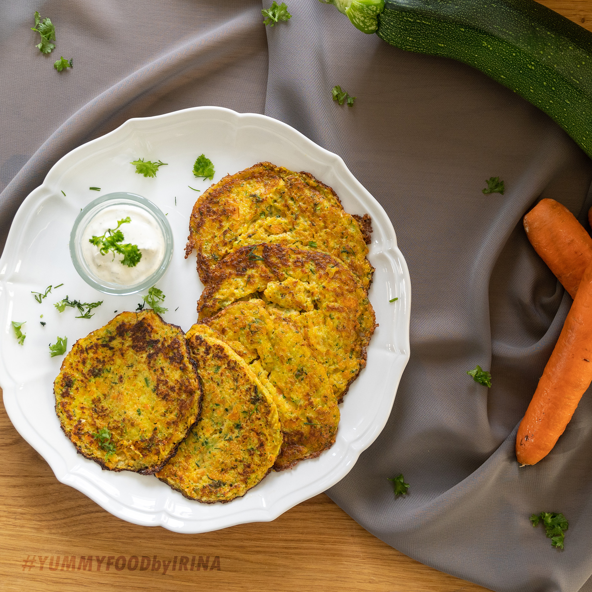 Zucchini-Möhren-Puffer - YUMMYFOODbyirina